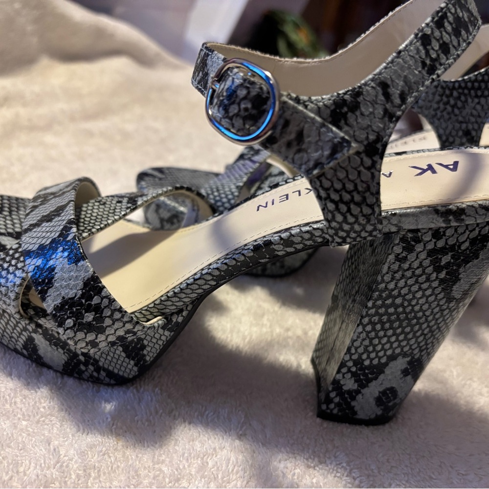 Brand New Super Stylish Heels By ANNE KLEIN - Size 10 - Heel Height 5” - box 56 - Picture 2 of 8
